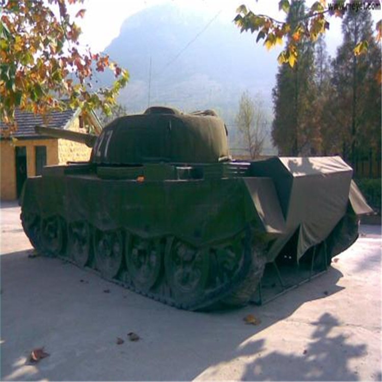 湖里大型充气坦克